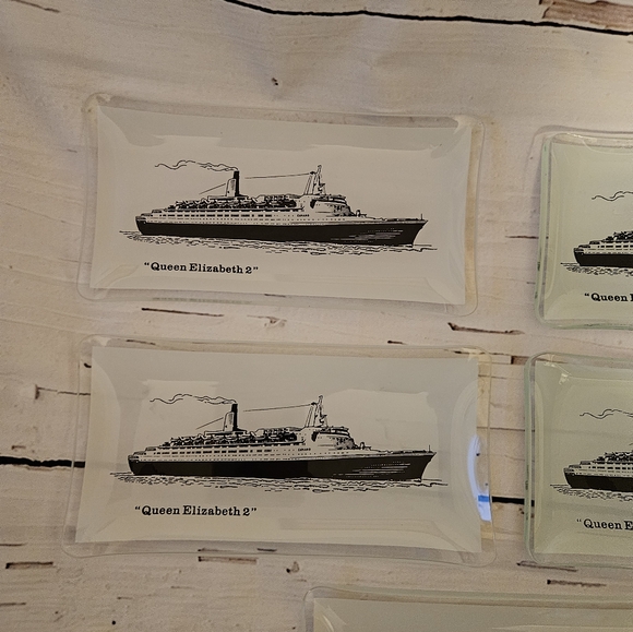 Vintage Set of Five Queen Elizabeth 2 Ship Small Plates - Picture 3 of 10